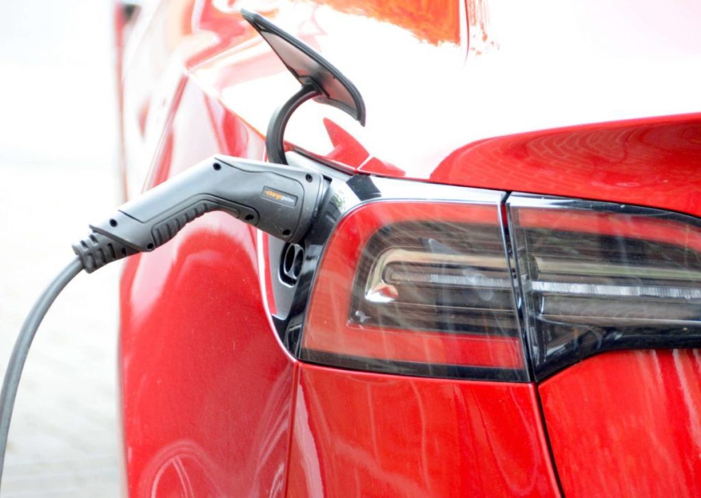 electric-cars-tempt-opt-outs-back-into-company-cars-broker-news