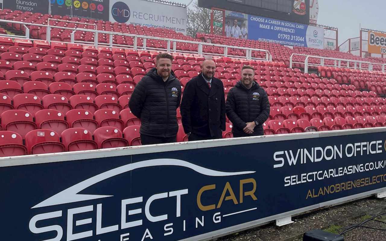Select Car Leasing Swindon sponsors Swindon Town FC
